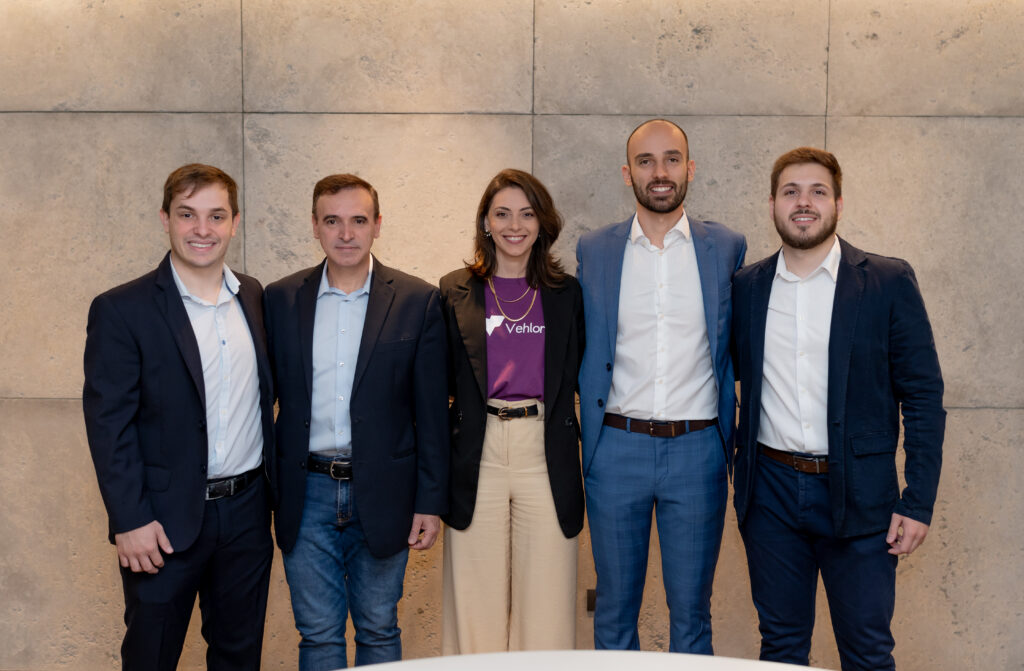 Assinatura do contrato de investimento da Maringá Capital na Vehlor