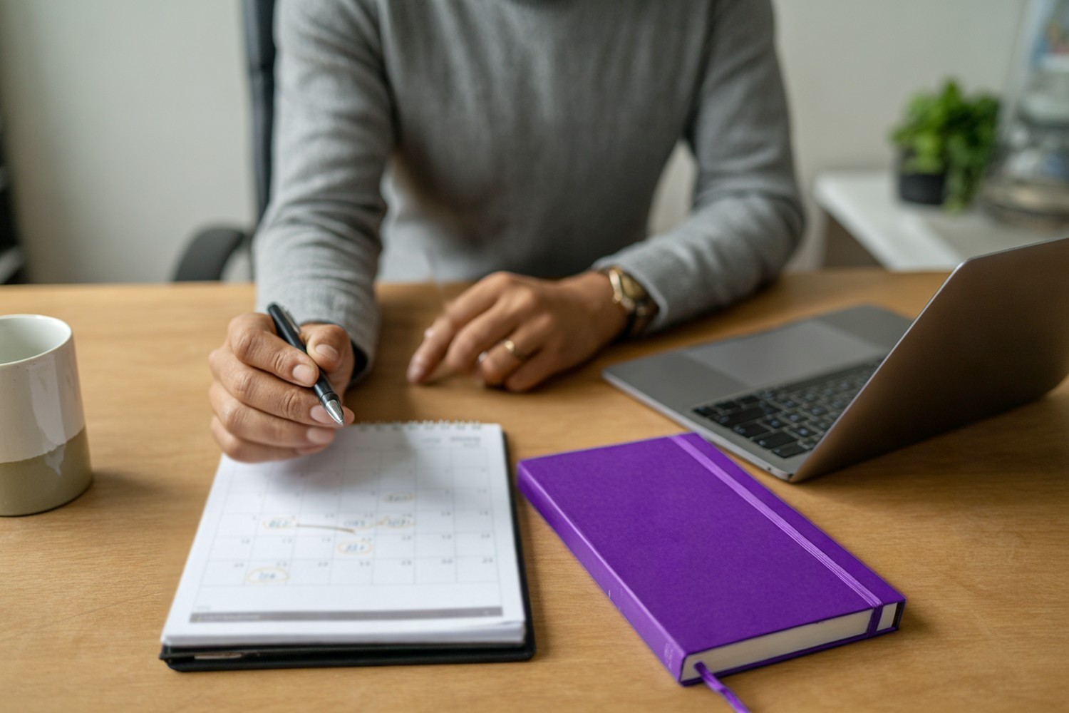 Recesso do estagiário: profissional de RH marca no calendário as datas do recesso do estagiário